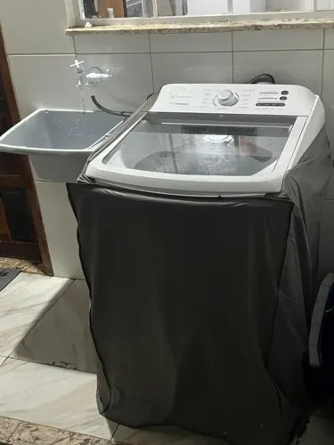 Vendo maquina de lavar 17kg 1 mês de uso com capa