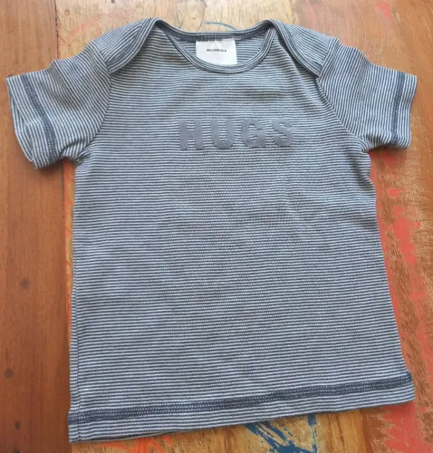 Camiseta infantil - Carters - Tam. 18 meses - Em excelente estado 