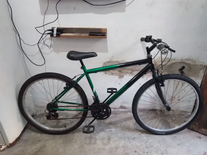 Bicicleta semi nova com marchas aro 26 