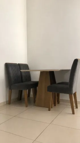 Mesa com 4 cadeiras