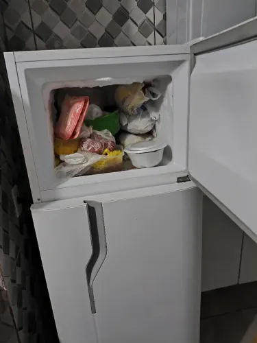Geladeira semi nova