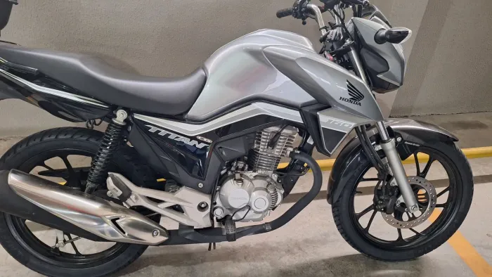 Vendo CG 160 Titan 7.500 km semi nova R$ 16.500 n