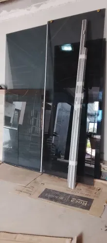 Vendo porta blindex de correr medida2,20 de altura por 1,60 de largura completa só instala
