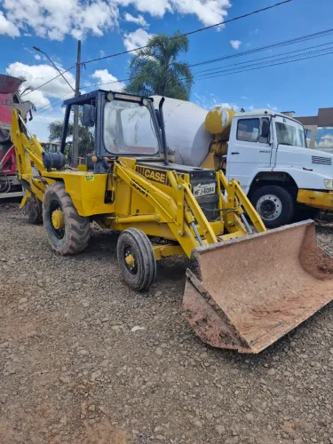 Retro Escavadeira Case 580H ano 1995 tração 4x2 motor cummins