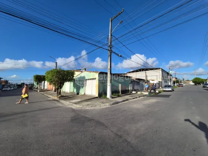 Casa de Esquina com 3 Quartos à Venda em Emaús Parnamirim/RN