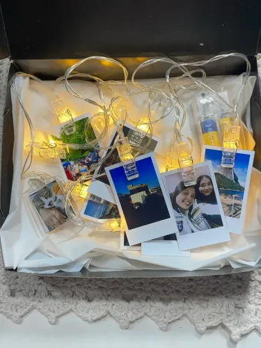 Caixinha de memórias com fotos polaroids