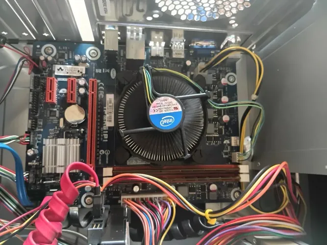 Computador i3 4g / para trabalho e estudo