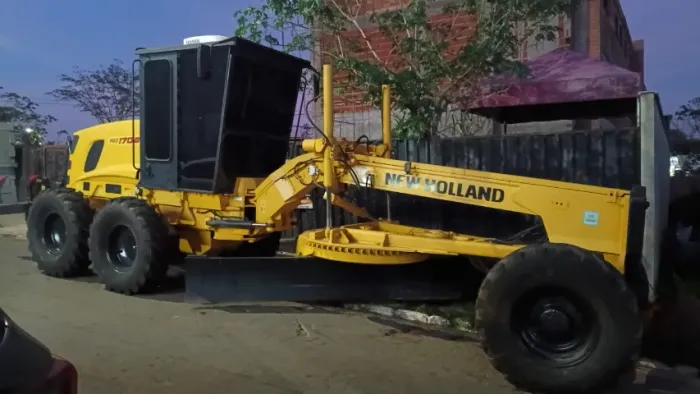 Motoniveladora New Holland RG 170