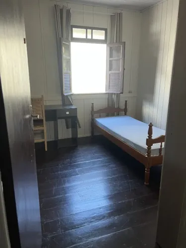 Quarto mobiliado para alugar na Agronômica