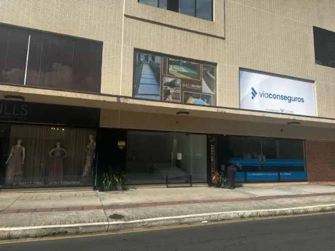 Sala Comercial nas Nações em BC/SC