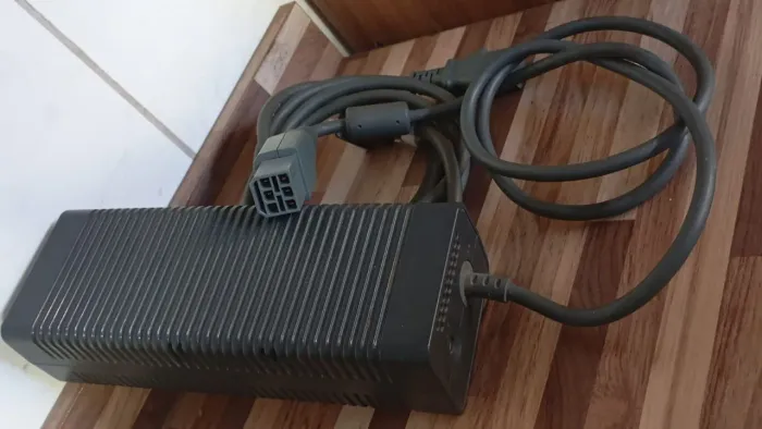Vendo fonte Xbox fat Arcade Microsoft funcionando <br>Não faço trocas <br>Não faço entrega