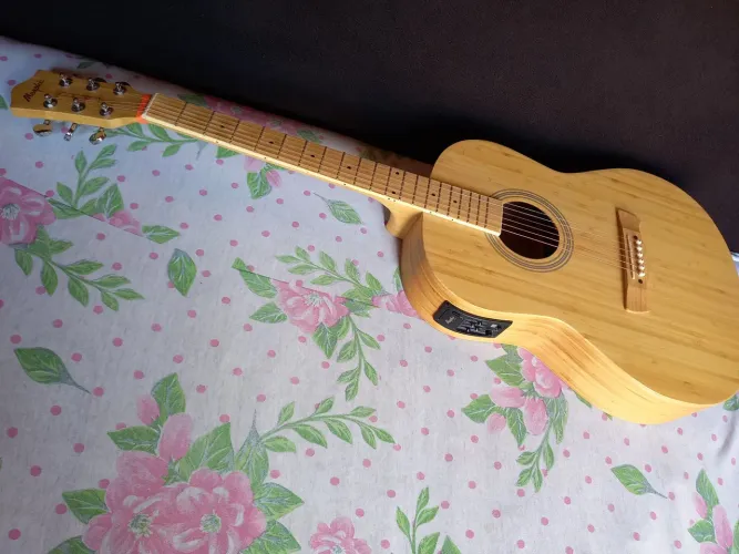 Violão Memphis Tagima