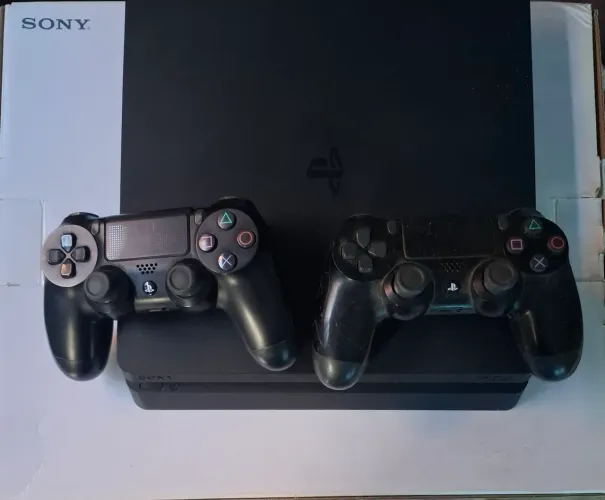 PS4 Slim + 2 Controles Originais - Funcionando Perfeitamente
