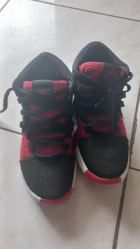  Tenis nike lebron R$ 350,00, Kimono  12 anos; R$ 180,00, Skate 350,00; Prancha R$ 300,00