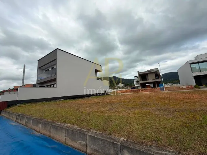Terreno à venda,150m² fundos lago no Blue Condomínio- Deltaville/ Biguaçu