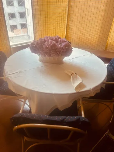 Toalha branca de mesa