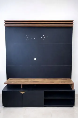 Painel para TV com Rack - Estilo Moderno (Madeira/Preto) VALOR NEGOCIÁVEL