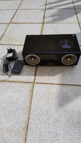 Caixa de som Bluetooth Samsung E570. Impecável.