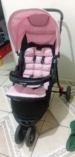 Carrinho de Bebê Rosa: Voyage.