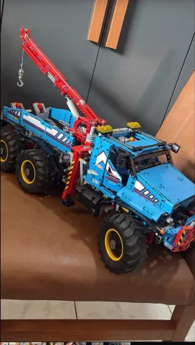 LEGO technic 42070 original, o famoso guincho todo- terreno azul.