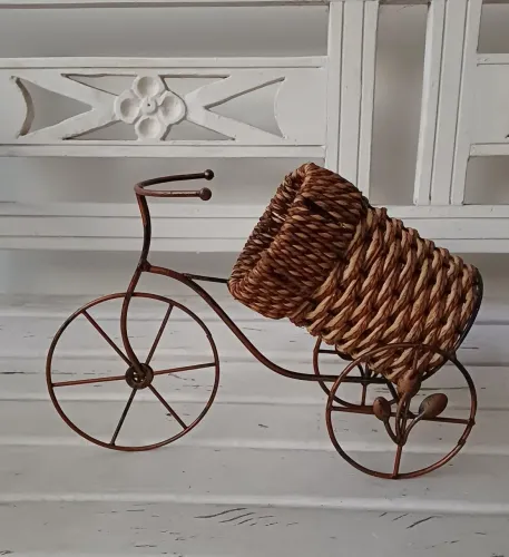 Porta vinho bicicleta em bronze.