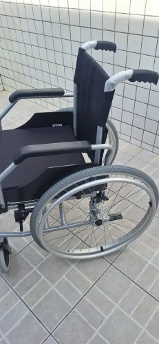 Cadeira de rodas Alumínio dobrável D600 Dellamed nunca usada