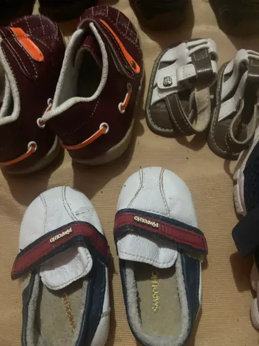 mudança 10 pares de sapato de bebe e crinanca