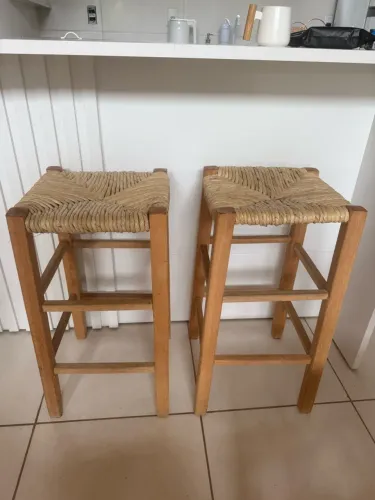 2 banquetas de palha