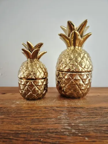 Conjunto Abacaxis Decorativos em Cerâmica Dourada