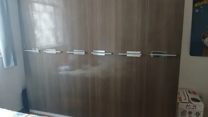 Vendo guarda roupa em ótimo estado.