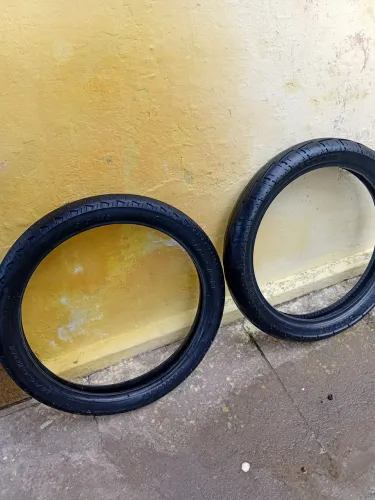 Pneu de moto com cama de ar