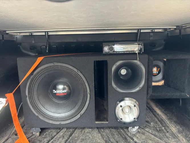 Vendo som automotivo completo