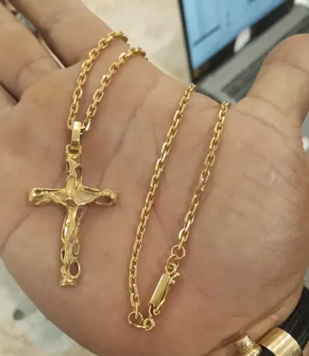 Vendo cordão Cartier em ouro 