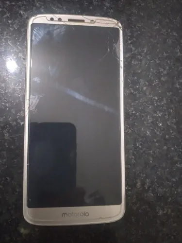 Vendo MotoG6 PLAY com pequena trinca na tela (touch funcionando normalmente)