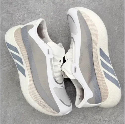 Tênis Adidas Hyperboost