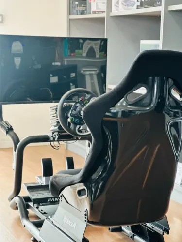 Cockpit Redragon Cyclone + Fanatec GT DD Pro PlayStation - Loja LW Tech