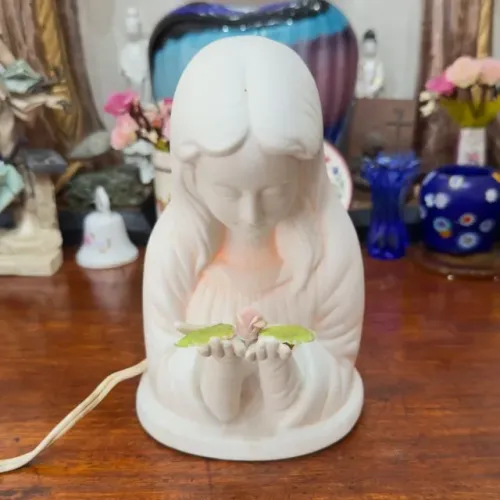 Luminária de Nossa Senhora em Porcelana Fria.