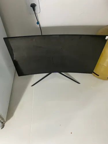 Monitor curvo