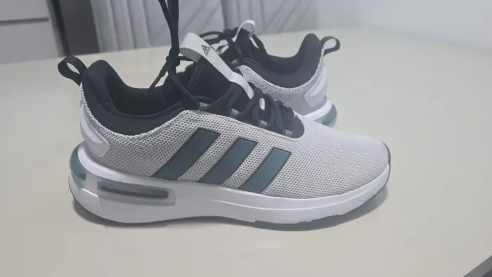 Tenis Adidas novo