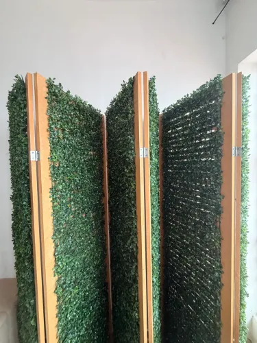 Biombo de madeira 6 folhas com plantas artificiais