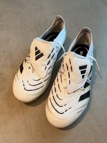 Chuteira adidas predator