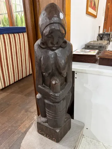 Escultura em madeira 0,71m altura