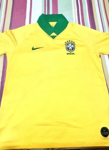 Camisa Brasil 2019. Tailandesa. Tam G. Medidas: 71 x54.