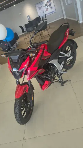 BAJAJ MOTOS MANAUS DE 150cc à 400cc