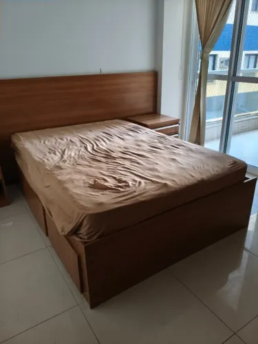 Cama casal c gavetas + cabeceira+ 2 criados