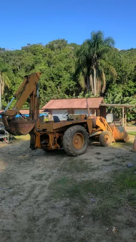 Retroescavadeira case