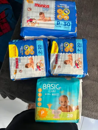 Fraldas e lenços descartáveis para seu bebê