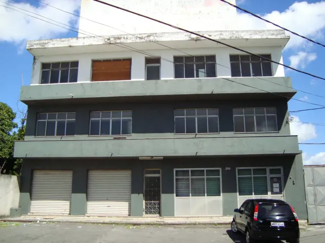 Prédio com Galpão, Salas e Lojas para venda com 3650 m² de terreno em Boa Vista II - Serr