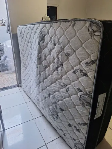 Cama casal de mola