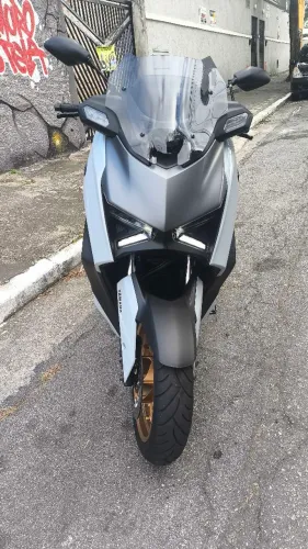 Xmax 300 ano 25/26 cinza